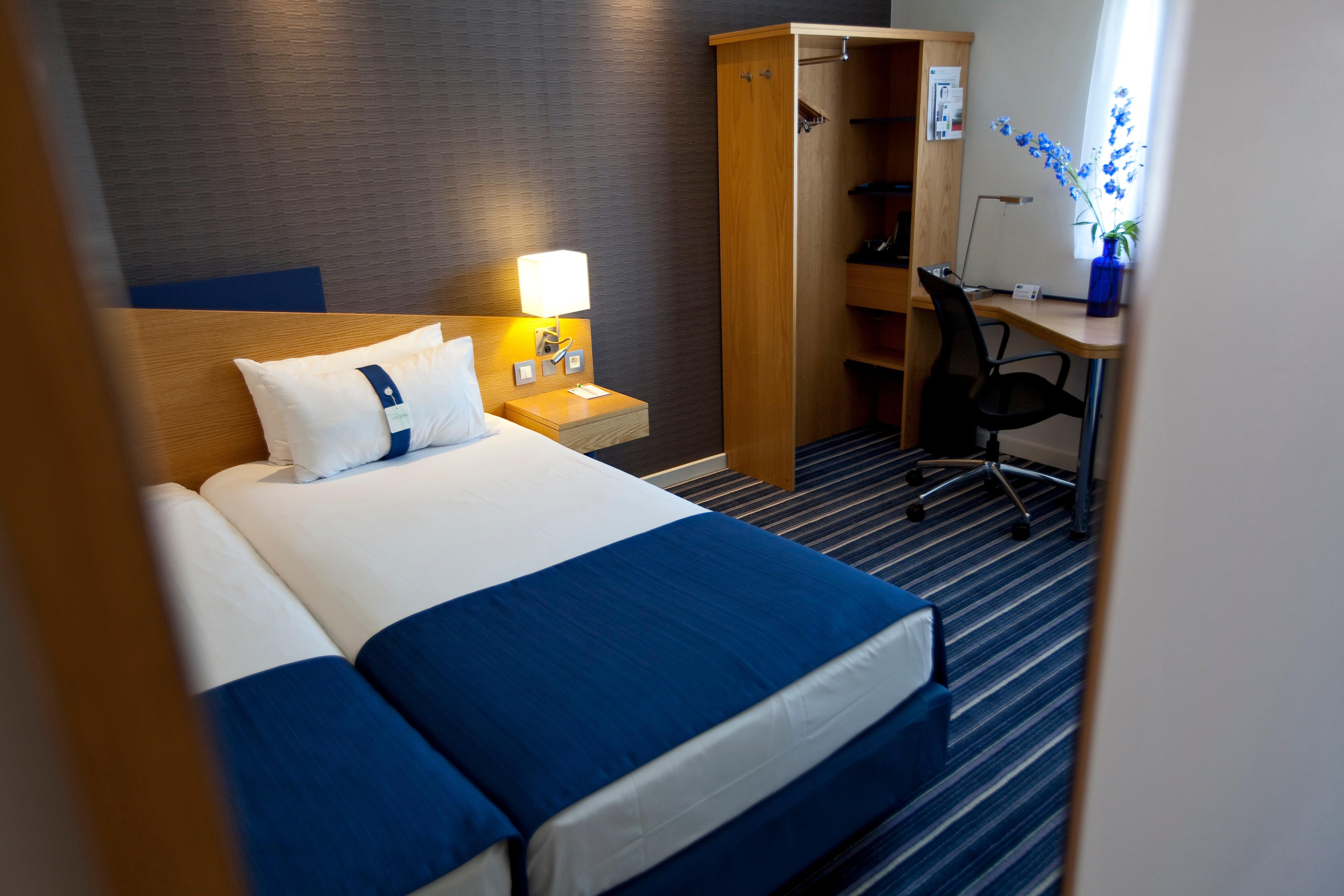 Holiday Inn Express Mechelen City Centre By Ihg Exterior photo