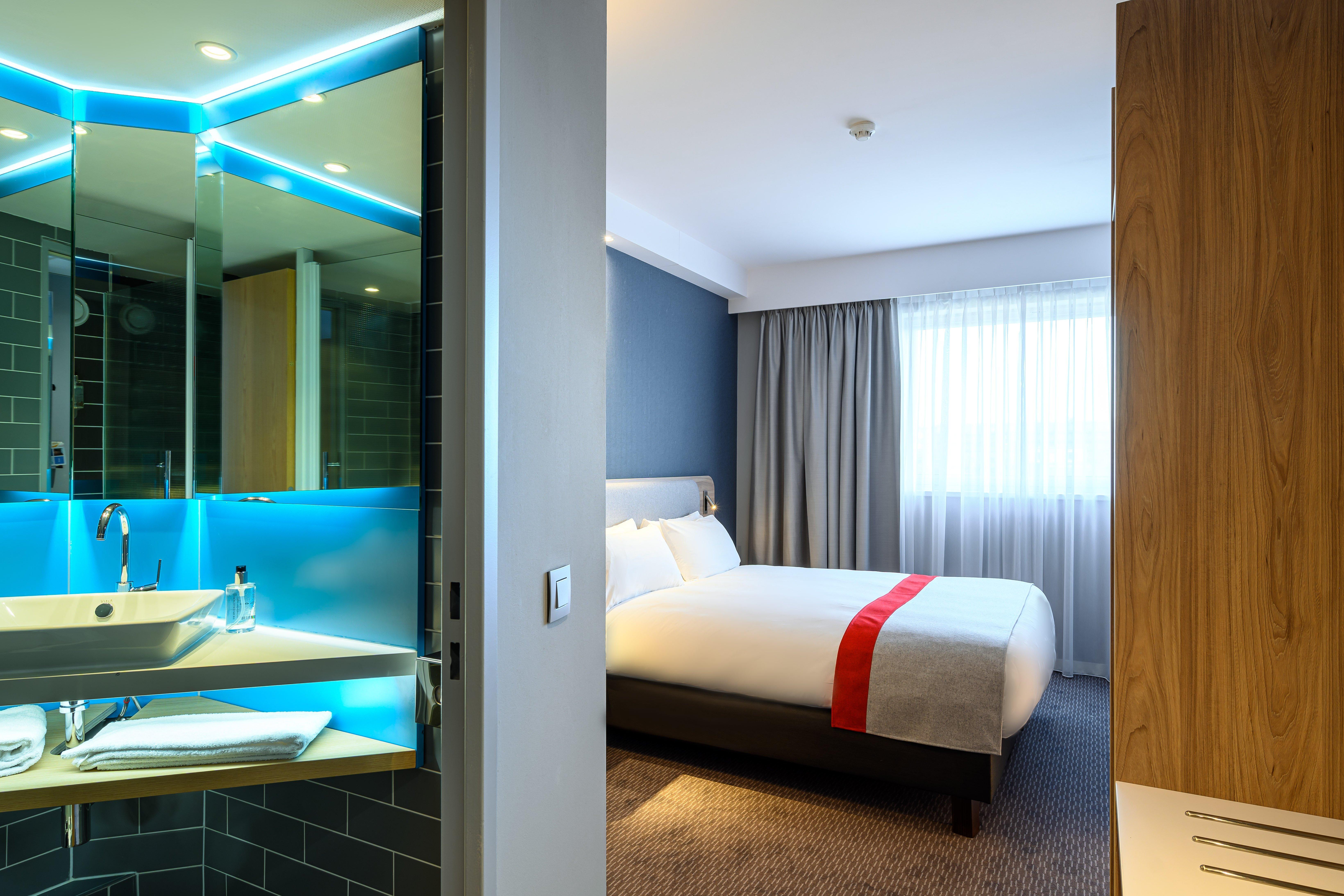 Holiday Inn Express Mechelen City Centre By Ihg Exterior photo