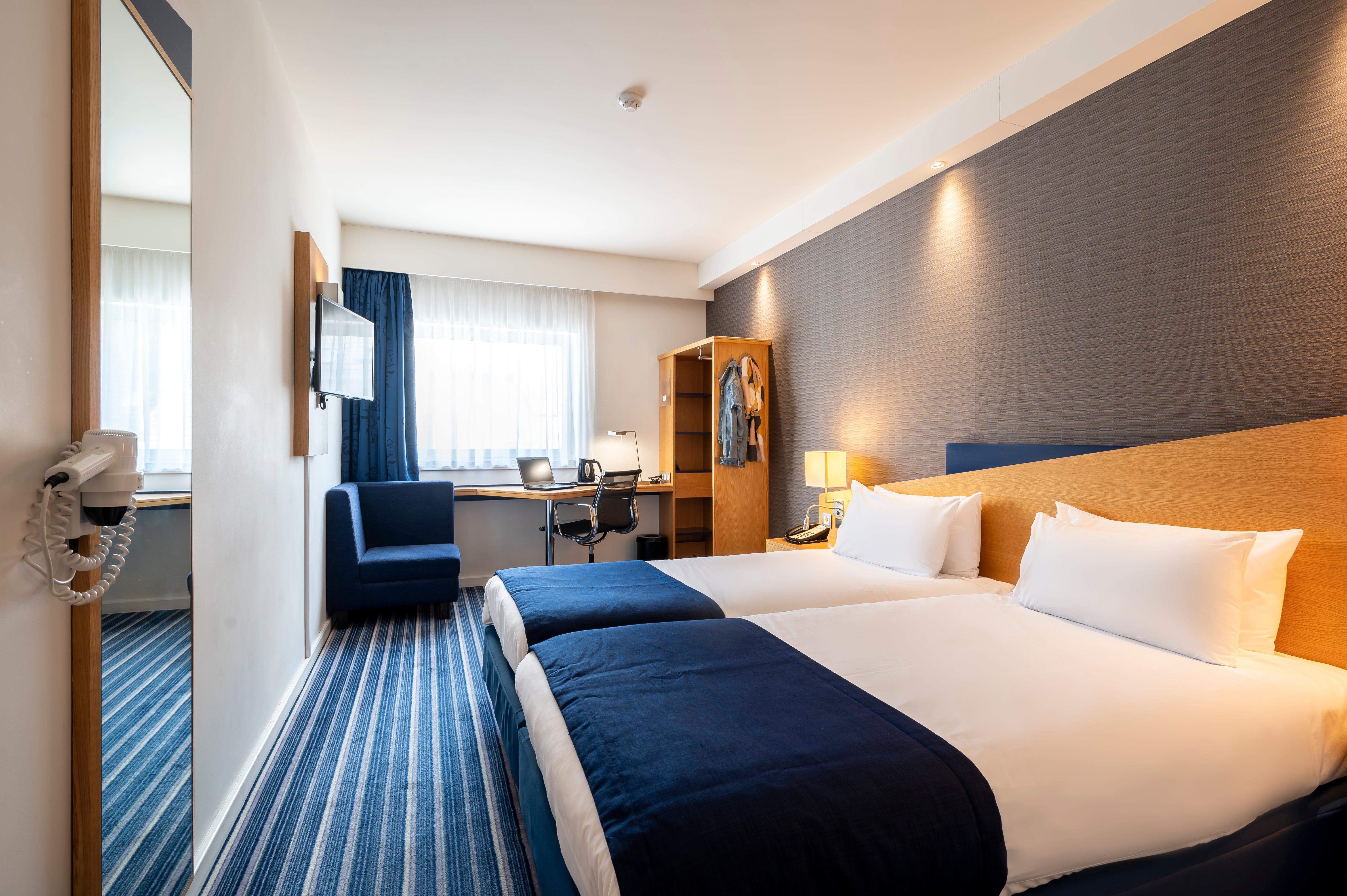 Holiday Inn Express Mechelen City Centre By Ihg Exterior photo
